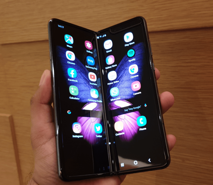 Samsung folding smartphone